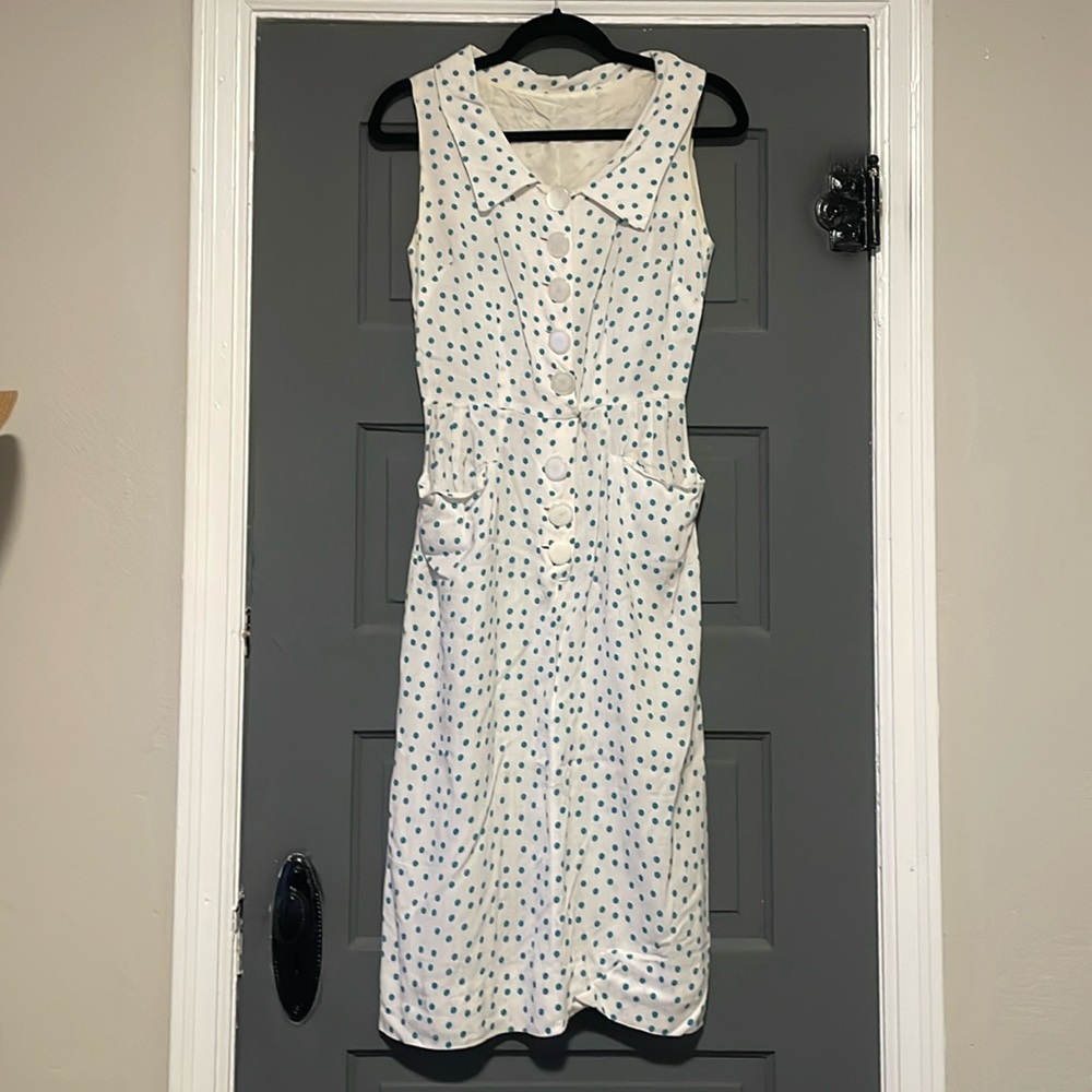 1940’s-1950’s White Cotton Teal Dot Linen Wiggle Dress with Big Buttons Pockets